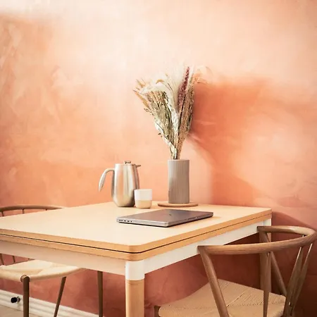 Spacious With Amazing Loft דירה *