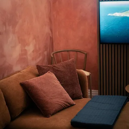 アパート Spacious With Amazing Loft