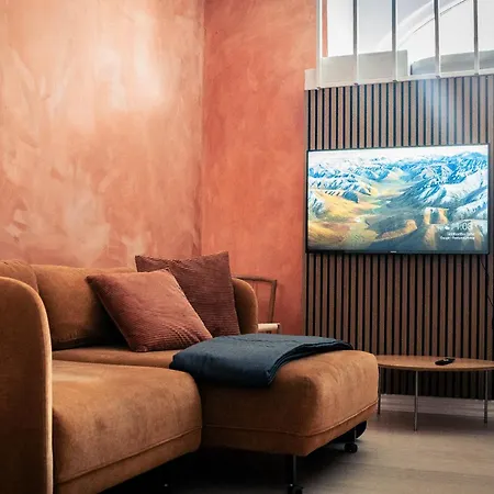 アパート Spacious With Amazing Loft *